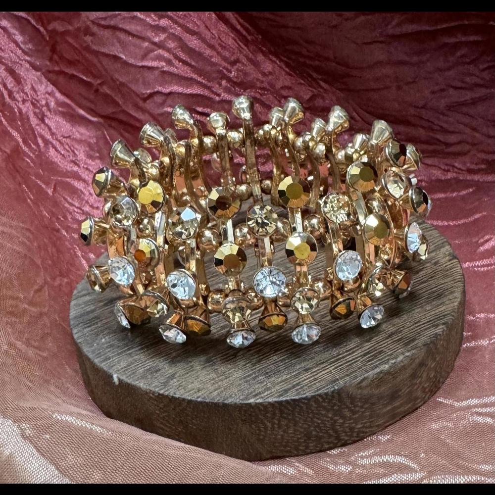 BCBG 3 COLOR RHINESTONES, CLEAR, AMBER & GOLD STRETCHY BRACELET